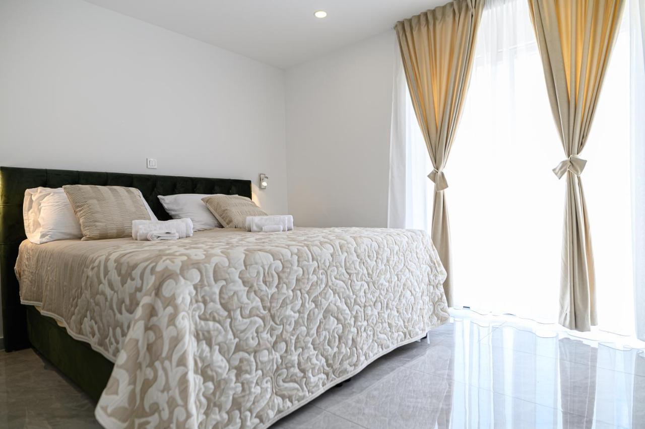 Luxury Rooms Green And Gold Split Exterior foto