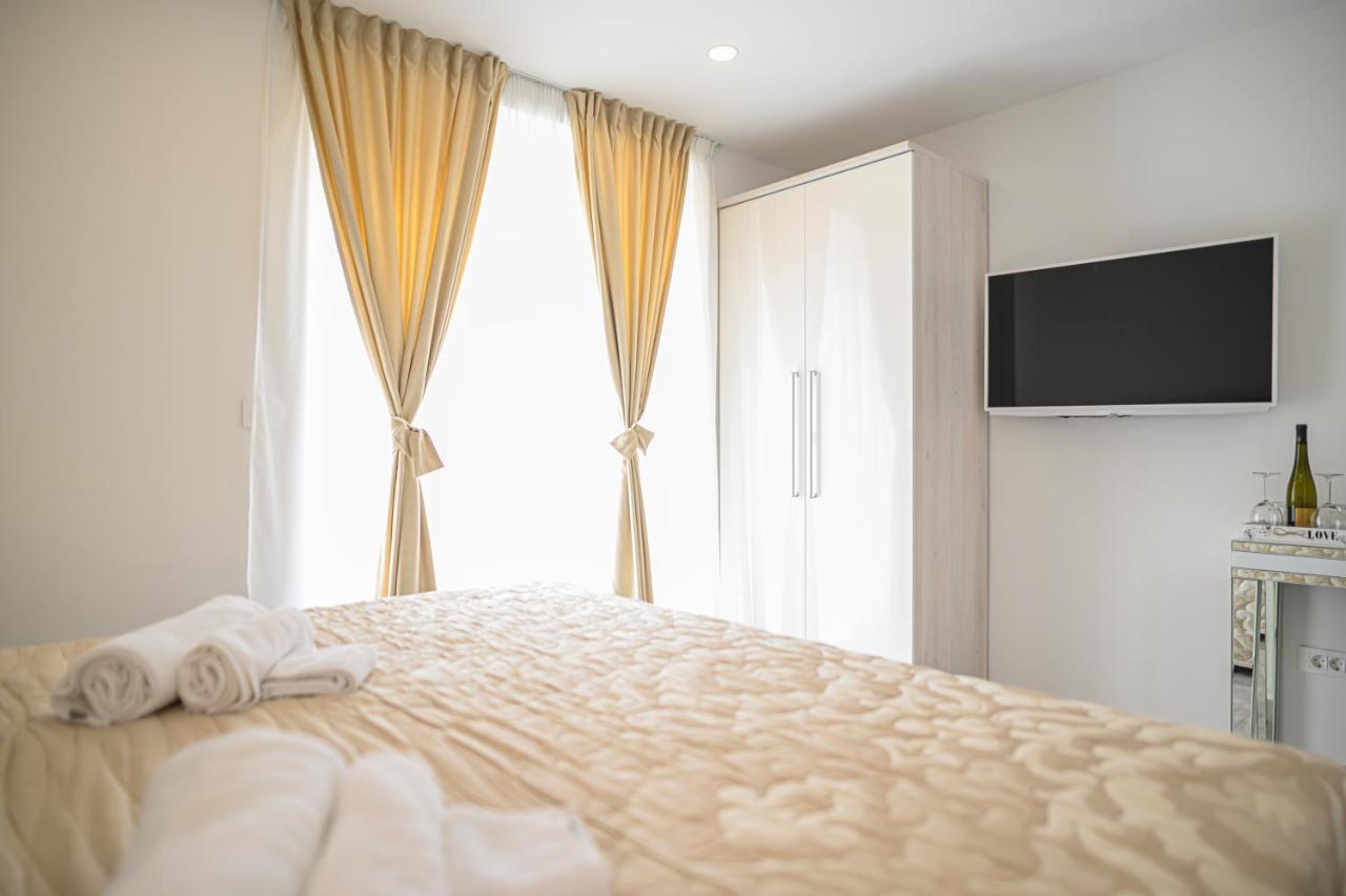 Luxury Rooms Green And Gold Split Exterior foto