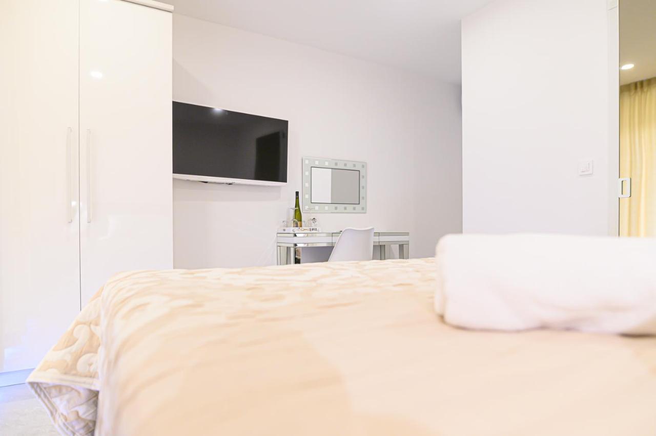 Luxury Rooms Green And Gold Split Exterior foto