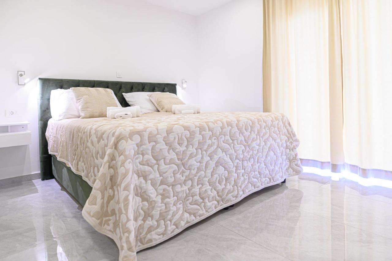Luxury Rooms Green And Gold Split Exterior foto